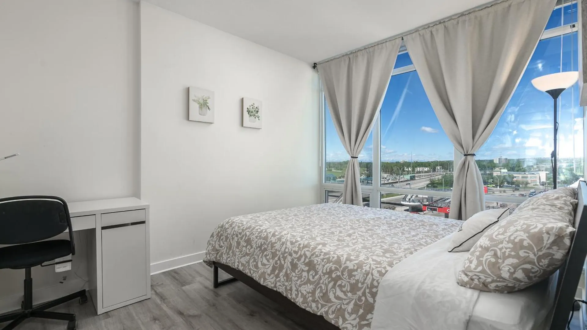 Mountain View-2Br Condo Near U Of C/Ctrain/Mall Calgary Canada