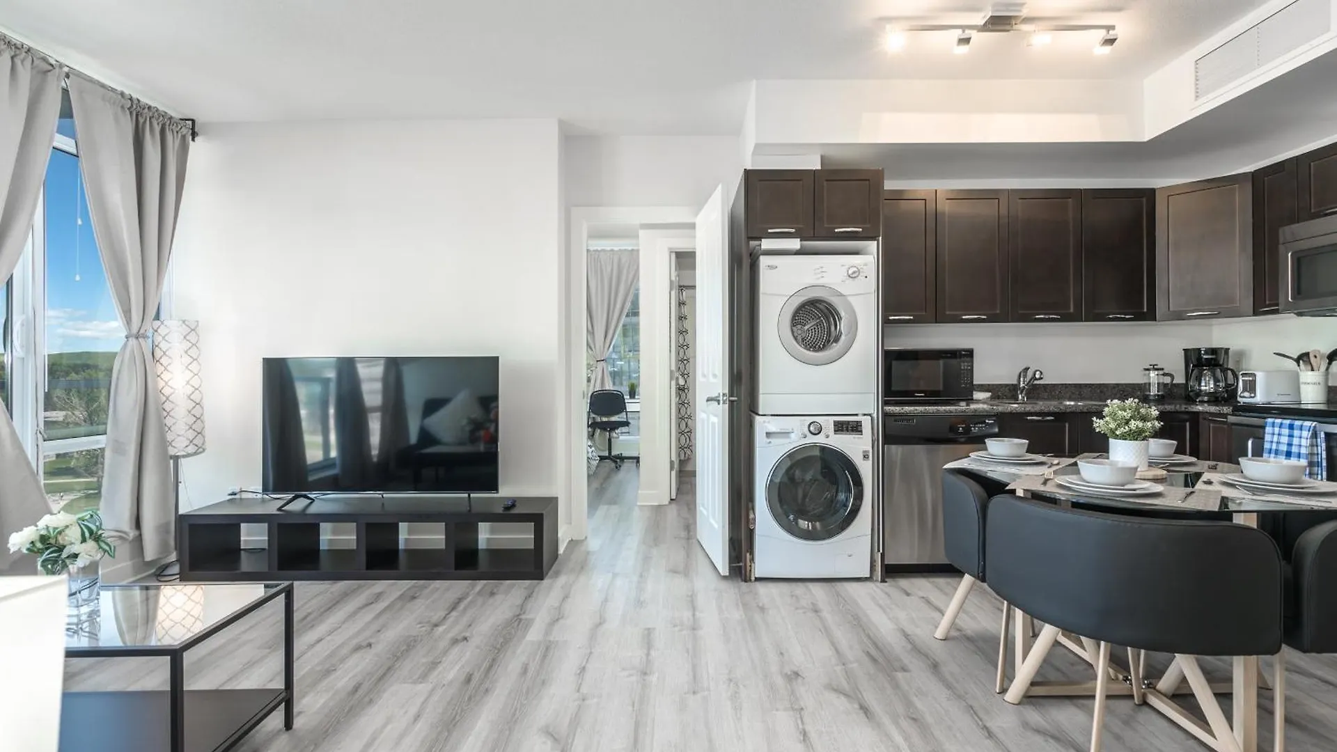 Mountain View-2Br Condo Near U Of C/Ctrain/Mall Calgary Apartment