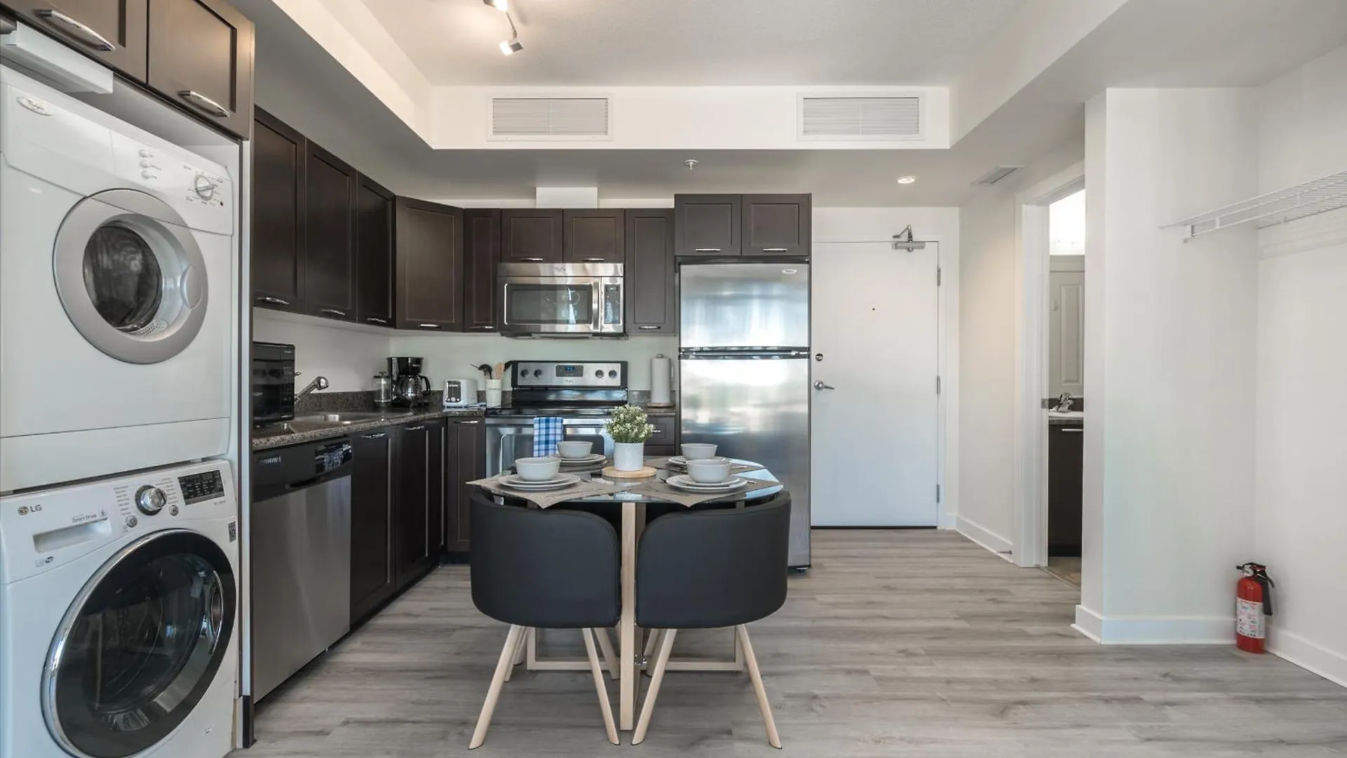 Apartment Mountain View-2Br Condo Near U Of C/Ctrain/Mall Calgary Canada