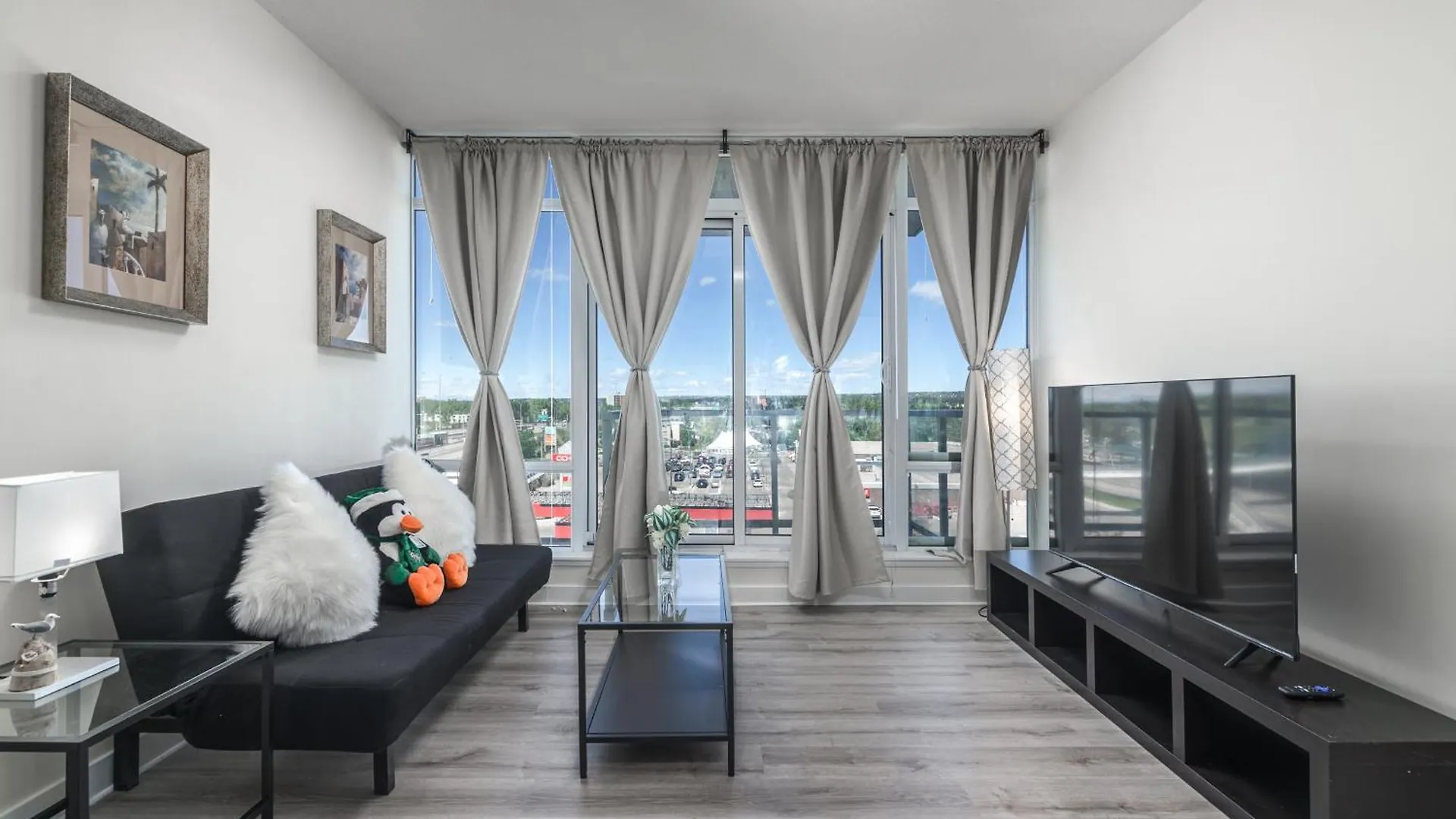 Mountain View-2Br Condo Near U Of C/Ctrain/Mall Calgary